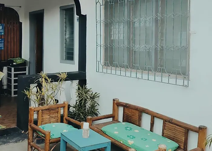 Island Girl 호스텔 몰볼